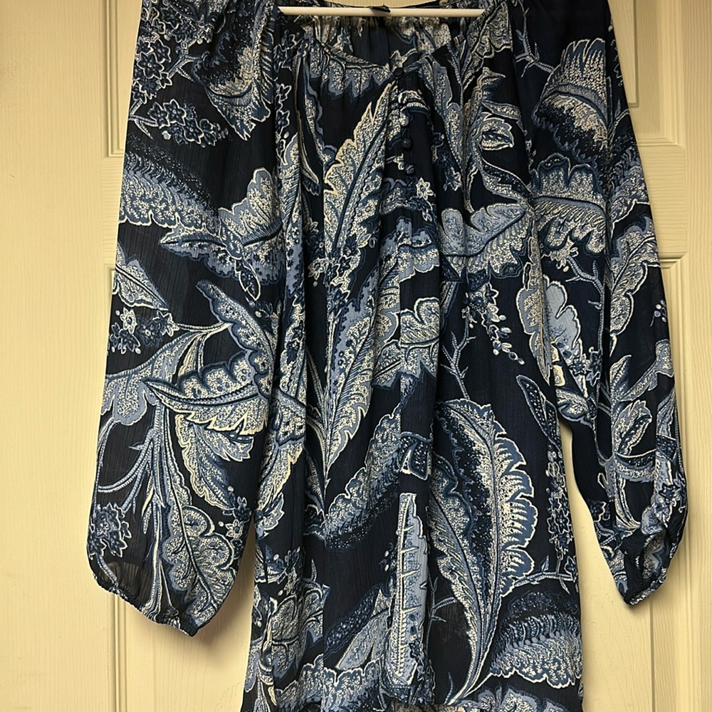 Very light weight Chaps women's blouse.  Size medium